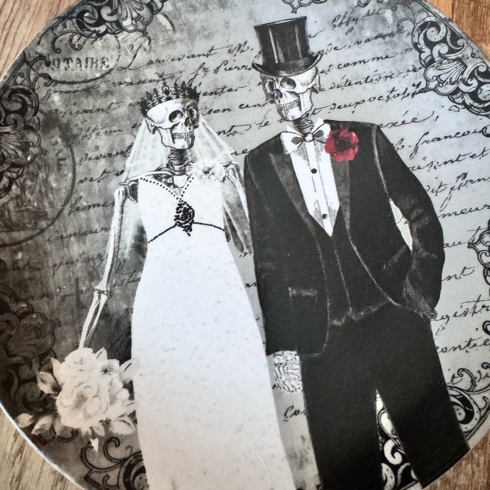 Set of 4 Fun Bones Skeleton Bride & Groom Wedding Couple Porcelain Plates - Picture 3 of 5